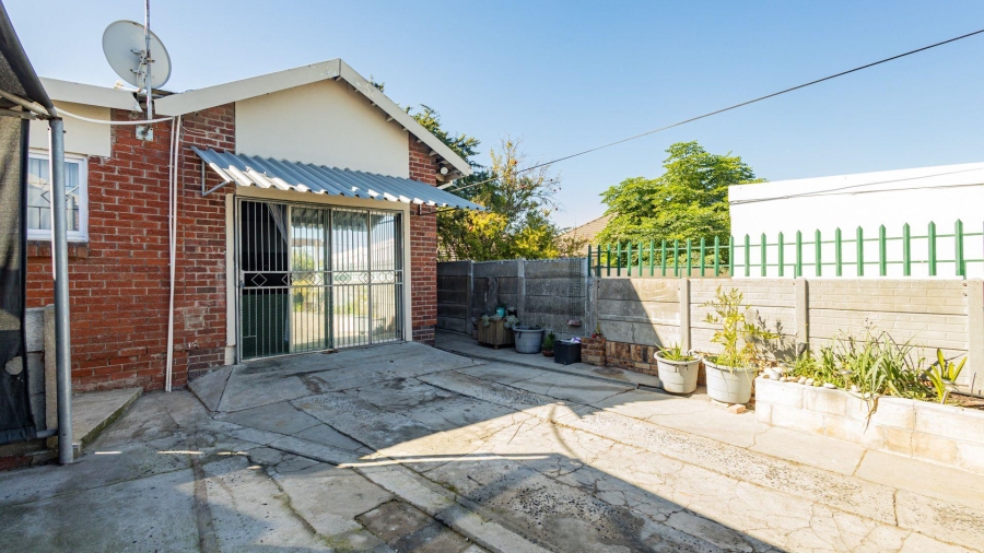 5 Bedroom Property for Sale in Avondale Western Cape